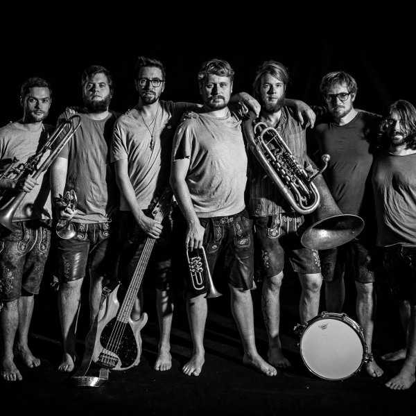La Brass Banda, Videodreh: Indian Explosion, Making of
