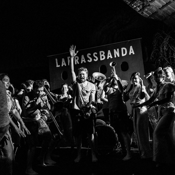 La Brass Banda, Videodreh: Indian Explosion, Making of