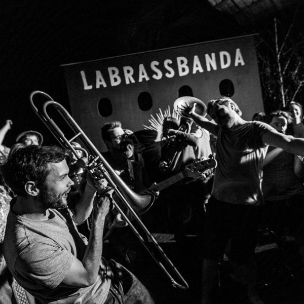 La Brass Banda, Videodreh: Indian Explosion, Making of