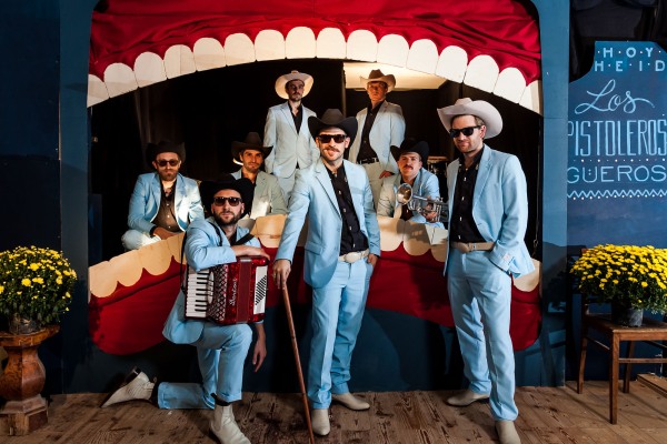 Portraits + making of "pongo loco" music video